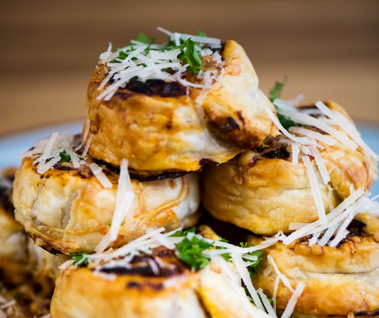 Blätterteigschnecken mit Olivencreme