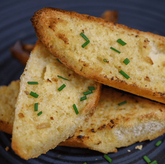 Knoblauchbutter mit Chiliöl Gericht